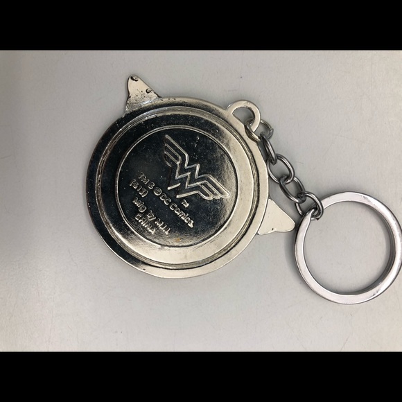 DC Comics Wonder Woman keychain - Picture 3 of 3